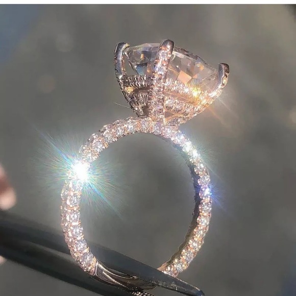 Gorgeous Ring White Sapphire Rose Gold Filled Ring - Picture 4 of 5